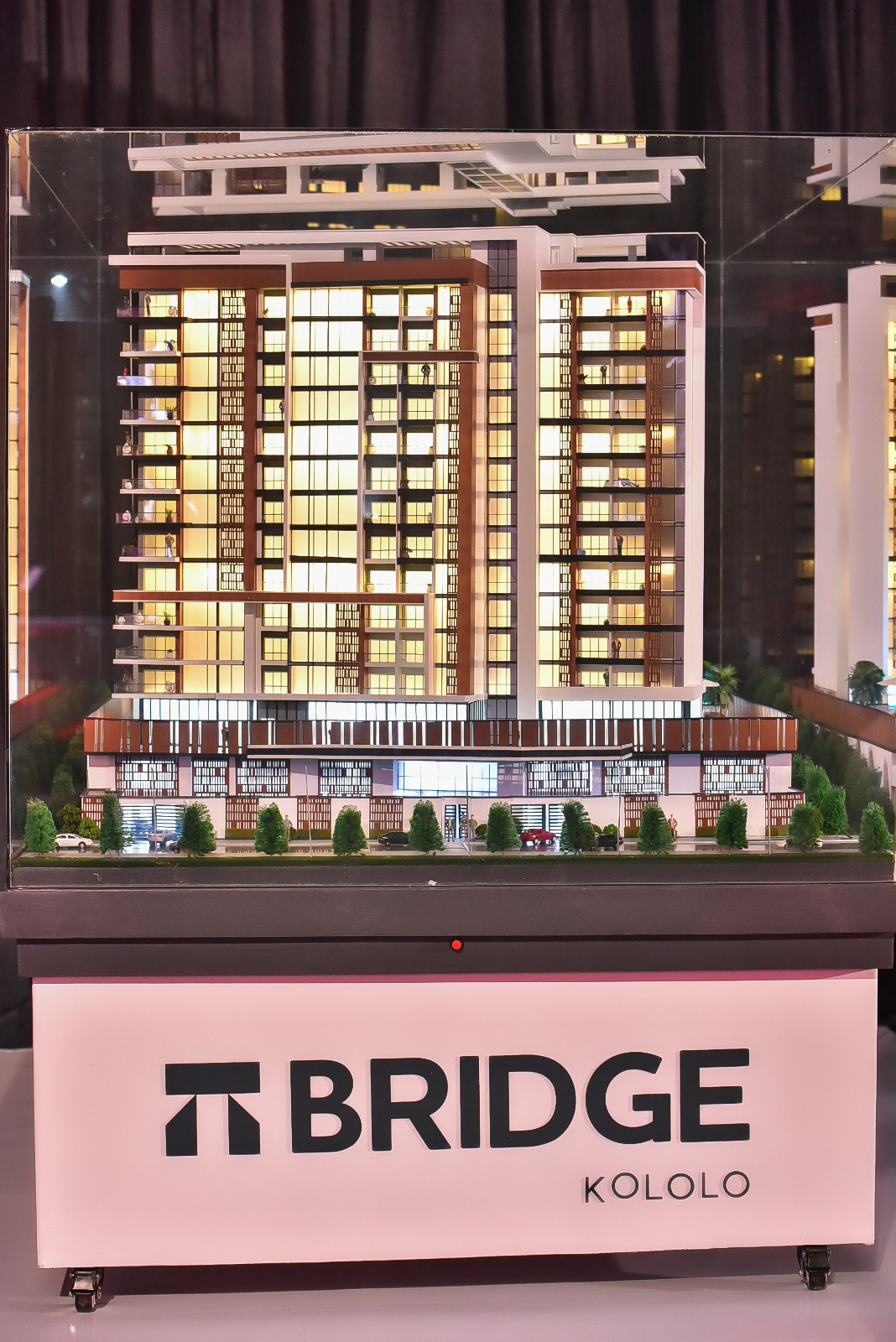 The Bridge Kololo — VAAL Uganda’s boldest development yet — is a landmark-in-the-making featuring twin towers linked by a skybridge, 25 luxury lifestyle amenities, and panoramic views of Lake Victoria and Kampala’s skyline. From a heated pool and private cinema to a rooftop café, co-working lounge, and wellness spaces, every detail redefines what it means to live above the city. A rare opportunity in Kololo’s most exclusive neighborhood — crafted for those who value elegance, comfort, and investment-worthy living.